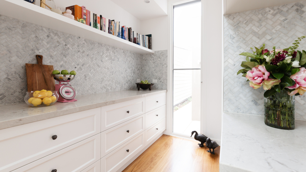 hidden-pantry-with-drawers