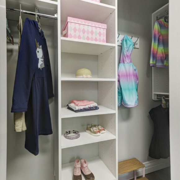 https://www.innovativeclosetdesigns.com/hs-fs/hubfs/closets1.jpg?width=580&height=580&name=closets1.jpg