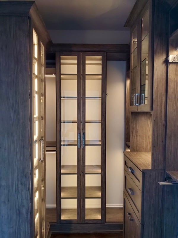 walk-in-closet-dark-lighting