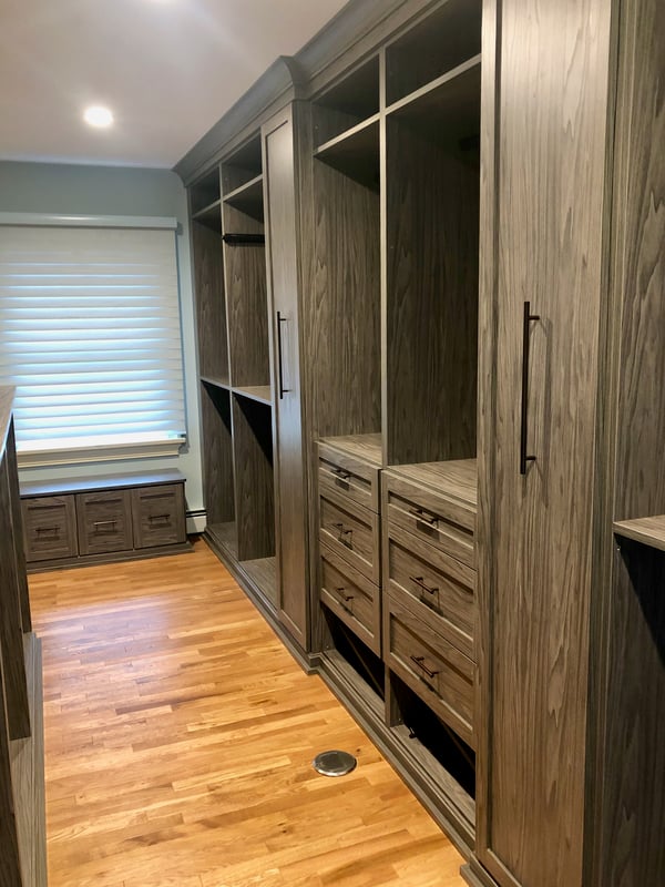 walk-in-closet-dressing-room-right