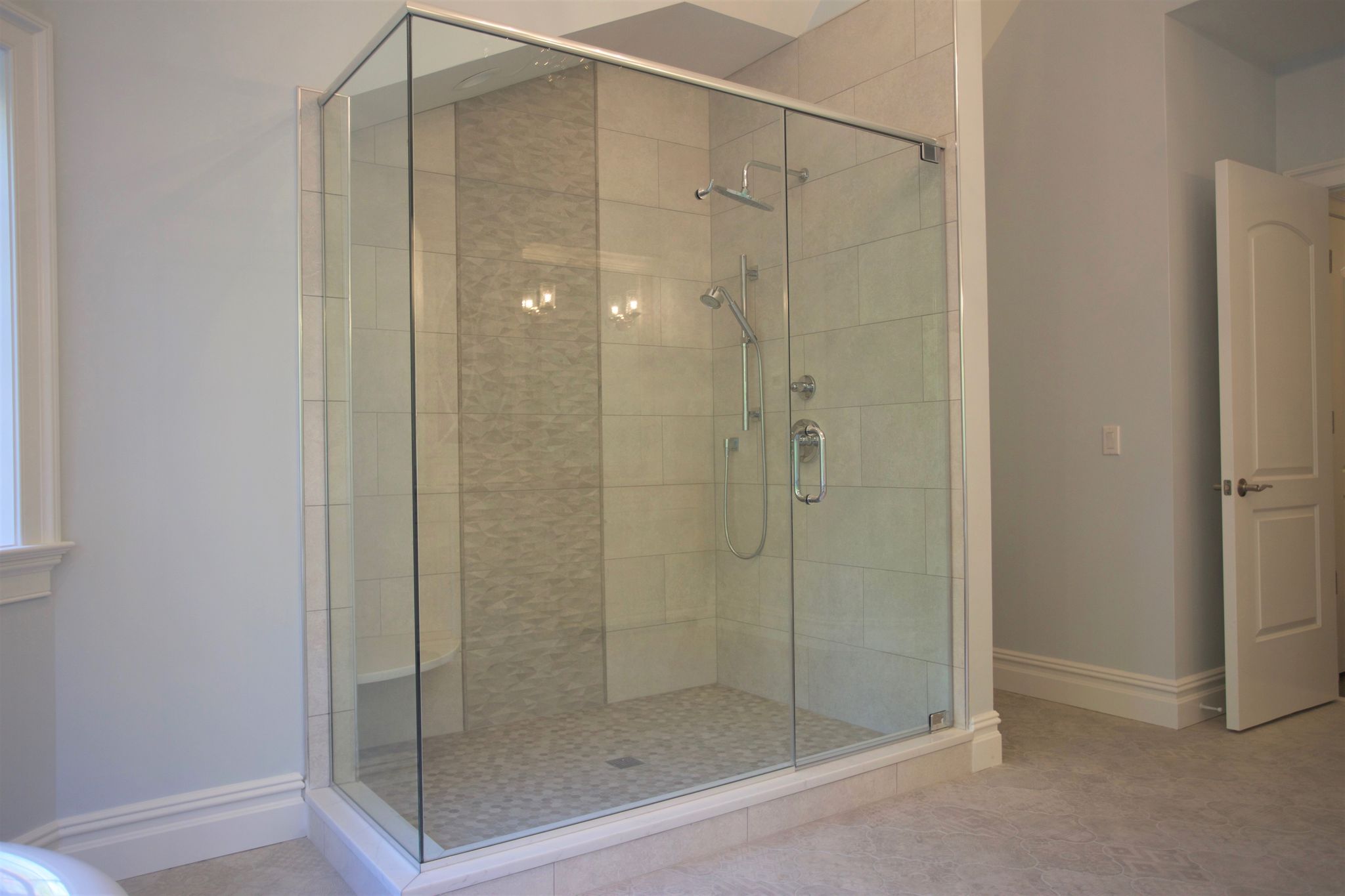 Innovative-Closet-Designs-Bathroom-Shower-Door1gDbaqoA
